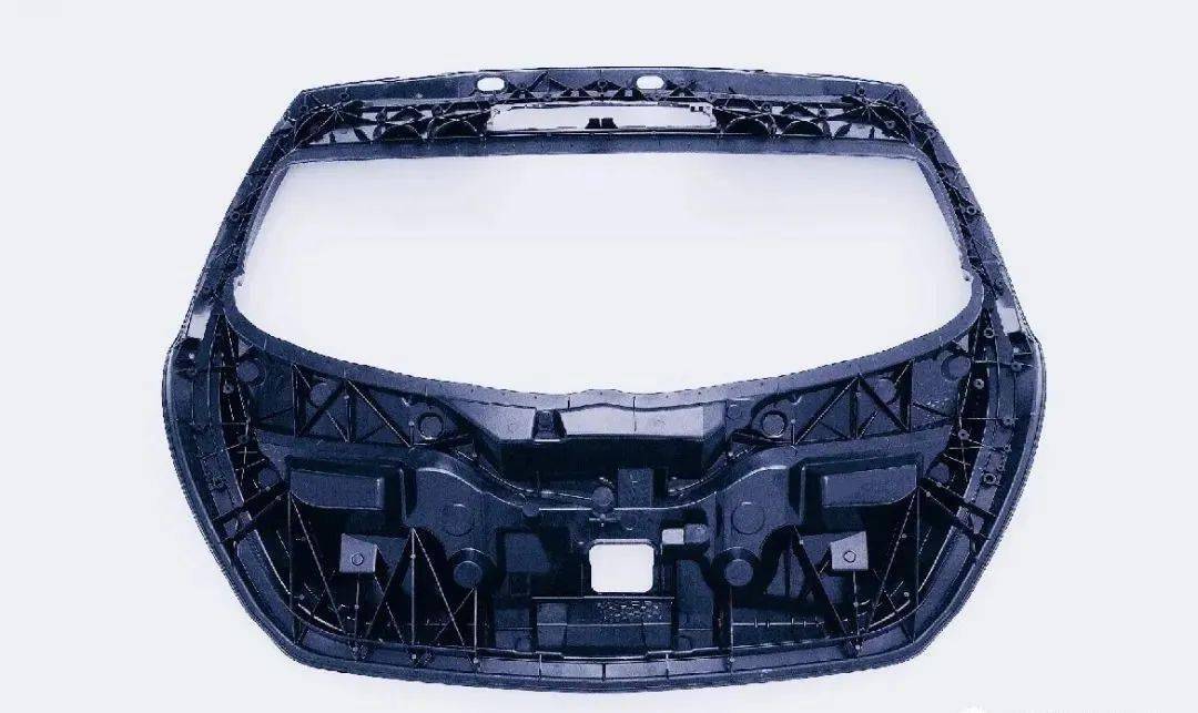 仪表板框架的新概念已在福特集团的几种型号上使用:沃尔沃s40和v50