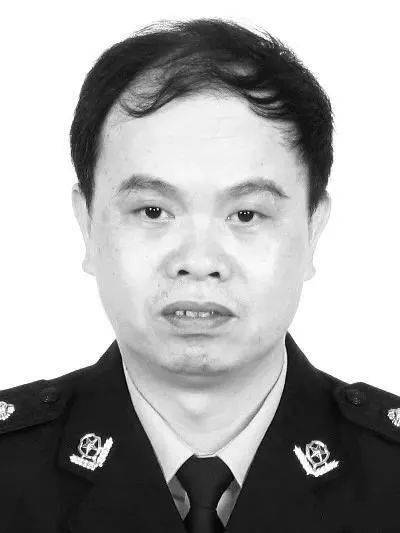 厦门市公安局同安公安分局治安大队三级高级警长庄根章,在工作岗位上