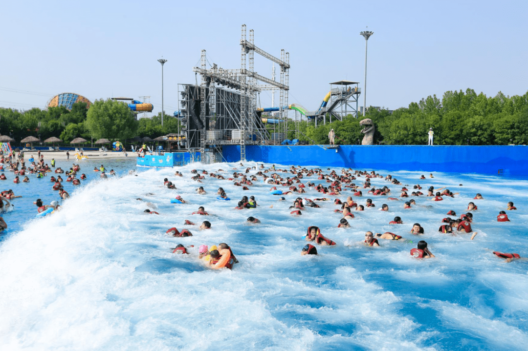 奥帕拉拉水公园夜场低至99元超燃星光水派对10酷爽核心水上项目独有白