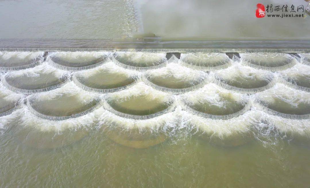 网红客家这村又现龙鳞水坝跟关山水坝一模一样