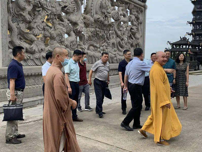 开封法师代表宏觉寺对各级主管部门的大力支持和悉心指导表示衷心感谢