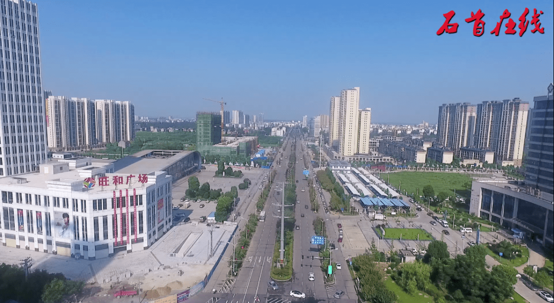 石首新的城区中心实景,从视频之中,不难看到,昔日高大上的市汽车客运