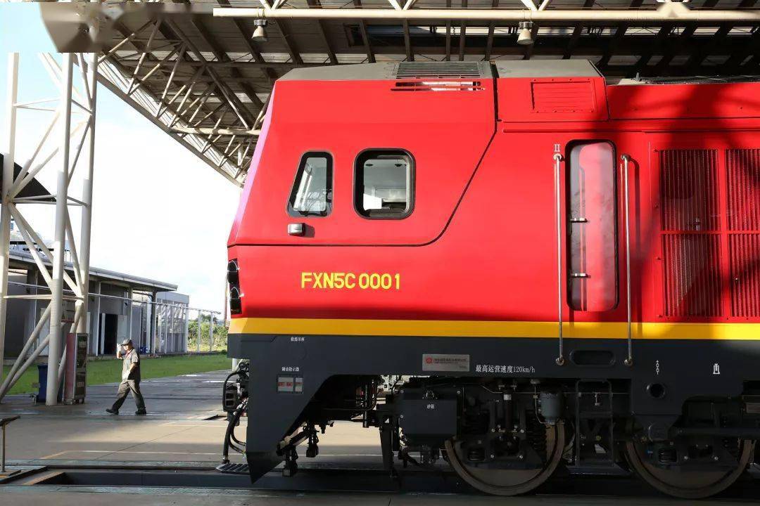 厉害了中车戚墅堰公司自主研发国内首台复兴型内燃机车
