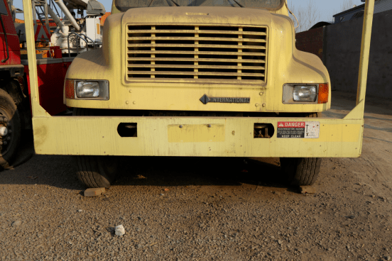 美式长头卡车长啥样这款万国纳威斯达4700登高车很亮眼