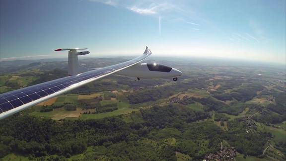 双座型太阳能飞机sunseekerduo第一次越野飞行