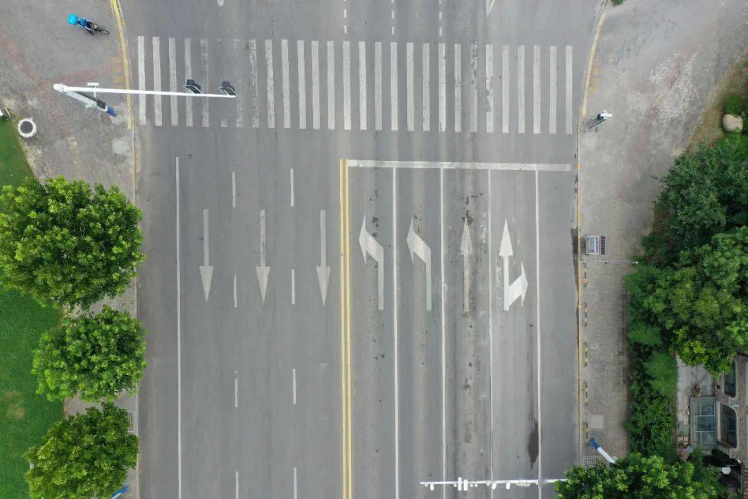 实拍,淮南多条路口车道调整!