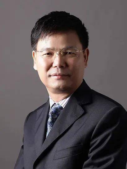 奋斗中的西政人李建华四度高考迈入西政门