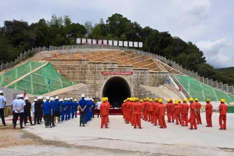 好消息明溪兴泉铁路西家山隧道全线贯通
