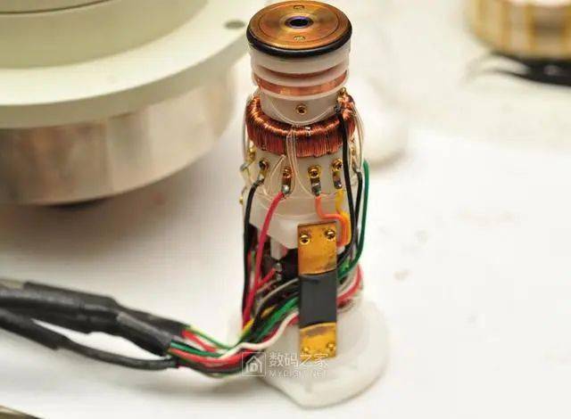 全球首拆!十分昂贵的jeol(日本電子)扫描电镜电子枪