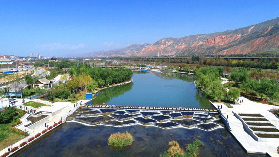 陶家寨街,西起宁张公路,东至规划济湟路,长约519米,为东西走向道路.