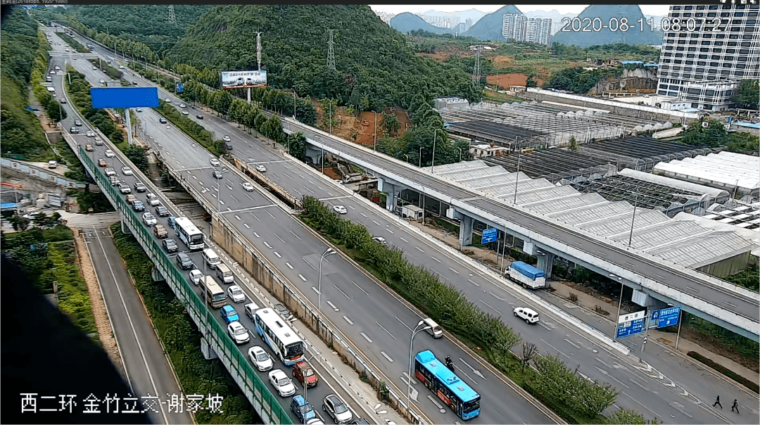 贵州交通广播提醒各位车主,  如果前往贵安新区建议从天河潭大道绕行.