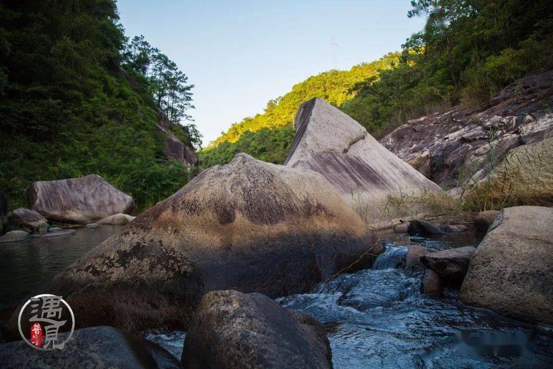 大山里的四方潭