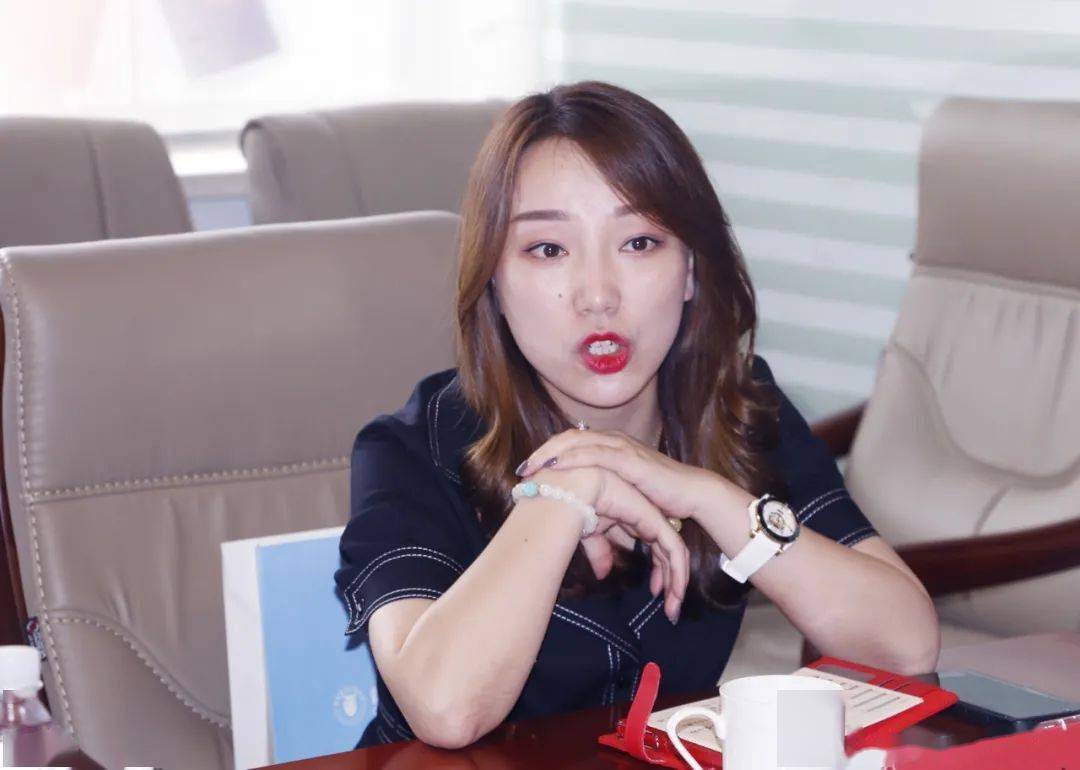 向黎:来时简单献花迎接,思达援汉医疗团队走的时候一定给予他们最高