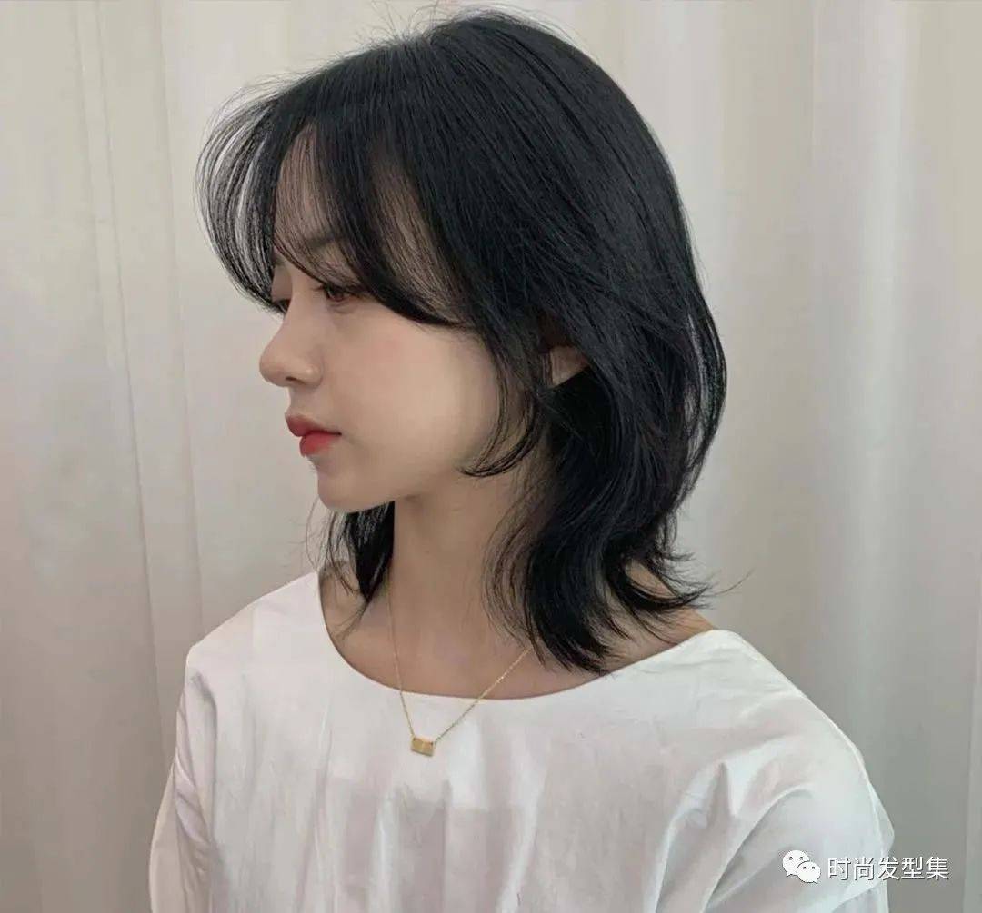 们必备的一款可a可甜的小短发,层次感的发型越来越受到妹子们的欢迎吗