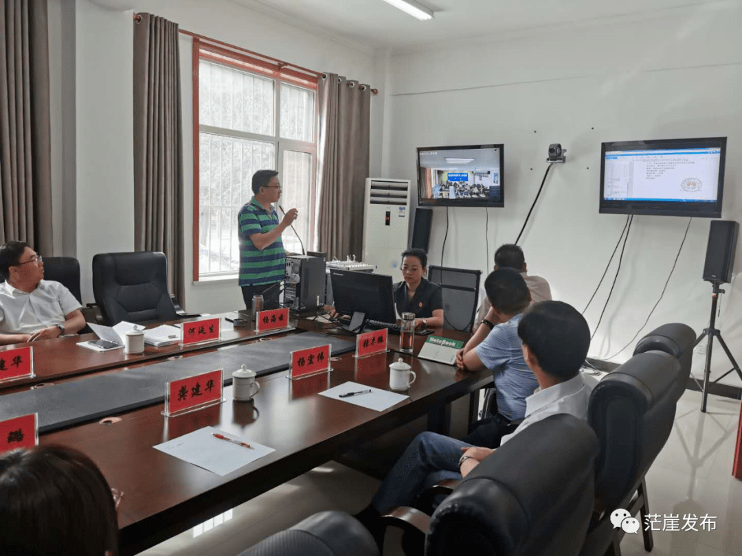 日常办案网上应用成效显著,杨海云处长对驻青海油田基地人民法庭现场