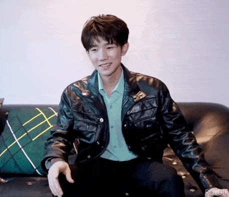 下载「爱豆app」 了解偶像的最新动态  下载「爱豆app」 了解偶像的