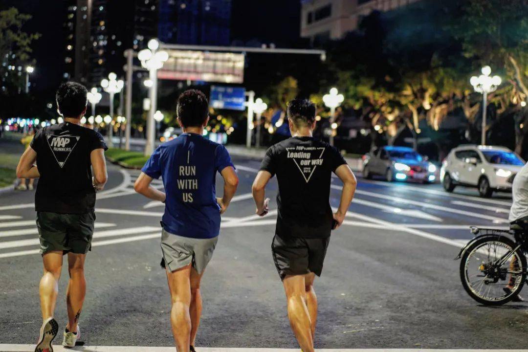夜跑招募ing丨一起跑过黑夜燃情开启头号领地