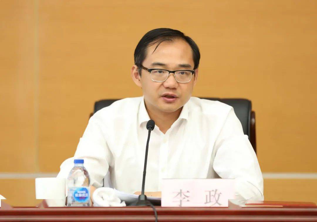 会议由区委常委,宣传部部长龚朝晖主持.