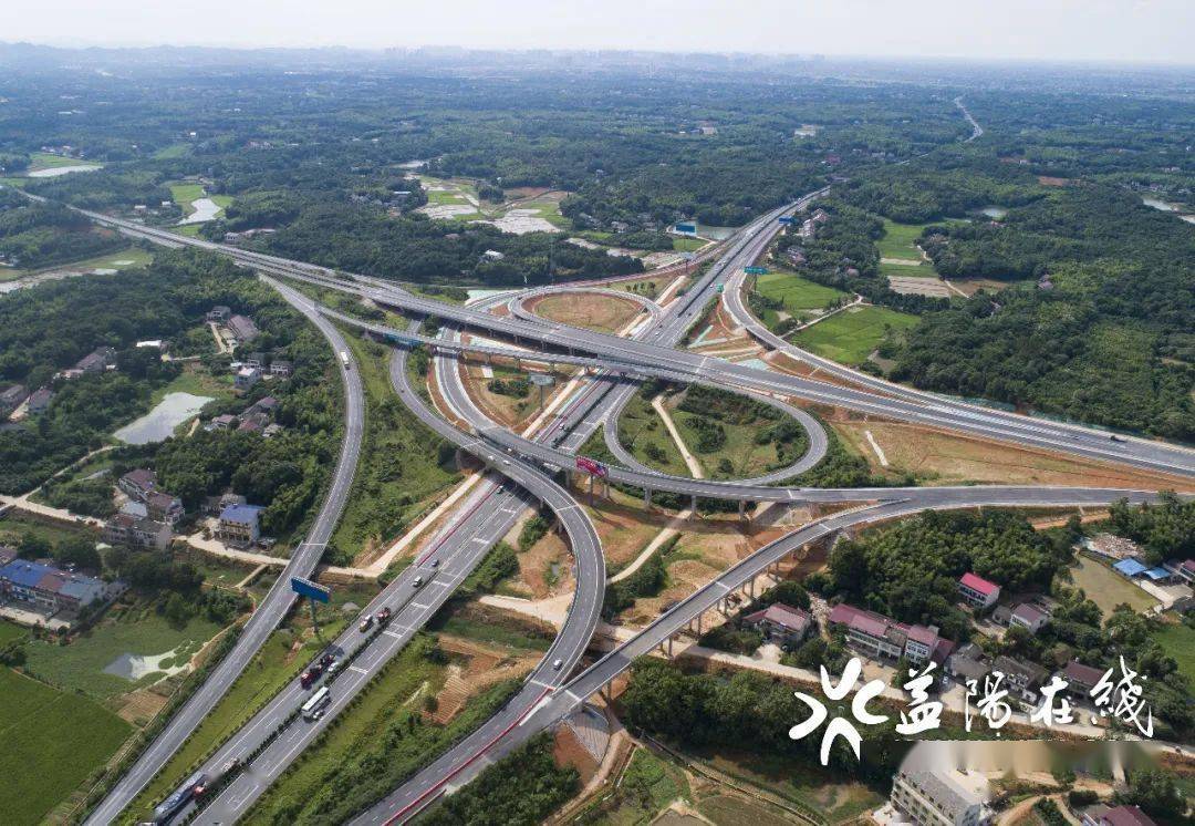 近日,长益扩容高速桥梁荷载试验顺利完成长益扩容工程基本与现有的长