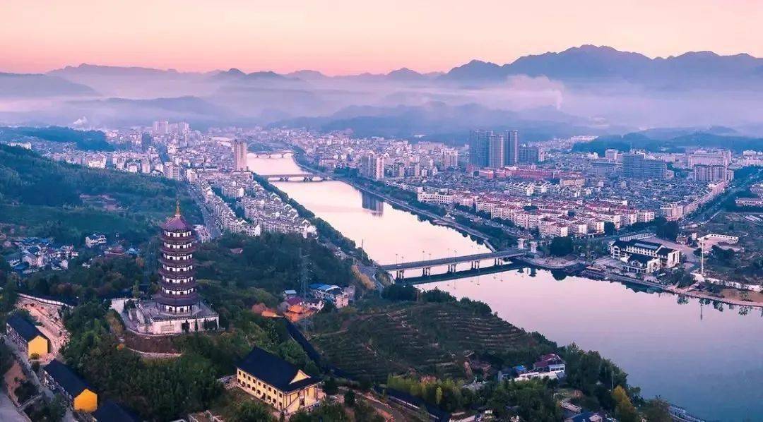 因地处古成都县和华阳县之域 @文旅成华 成都大熊猫繁育研究基地 四川