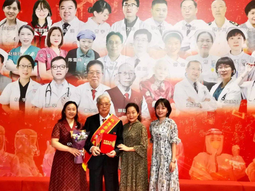 耄耋之年不忘初心曹吉勋获2020年健康四川大美医者终身荣誉奖