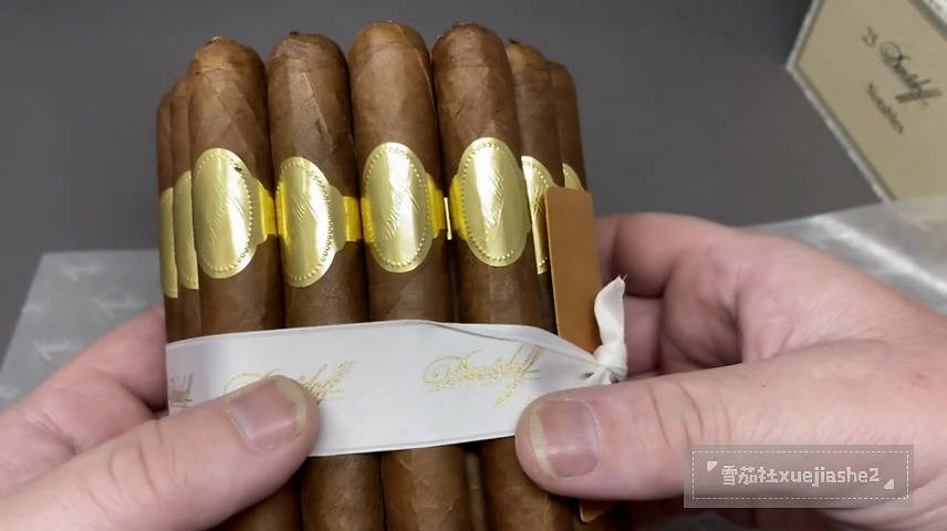大卫杜夫名人雪茄稀缺的金装系列
