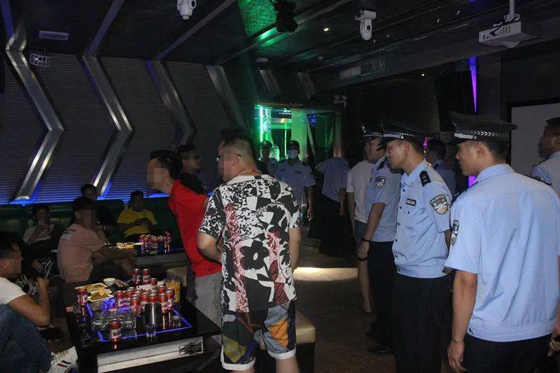 钦州灵山一酒吧有人吸食神仙水被抓现场图