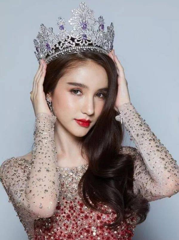 泰国angelababy:最美跨性别者,给父母买别墅,终于圆儿时梦想