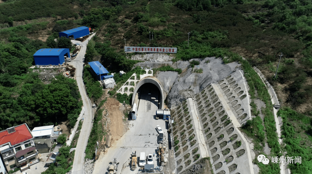 杭绍台铁路最新进展嵊州境内又一条隧道贯通