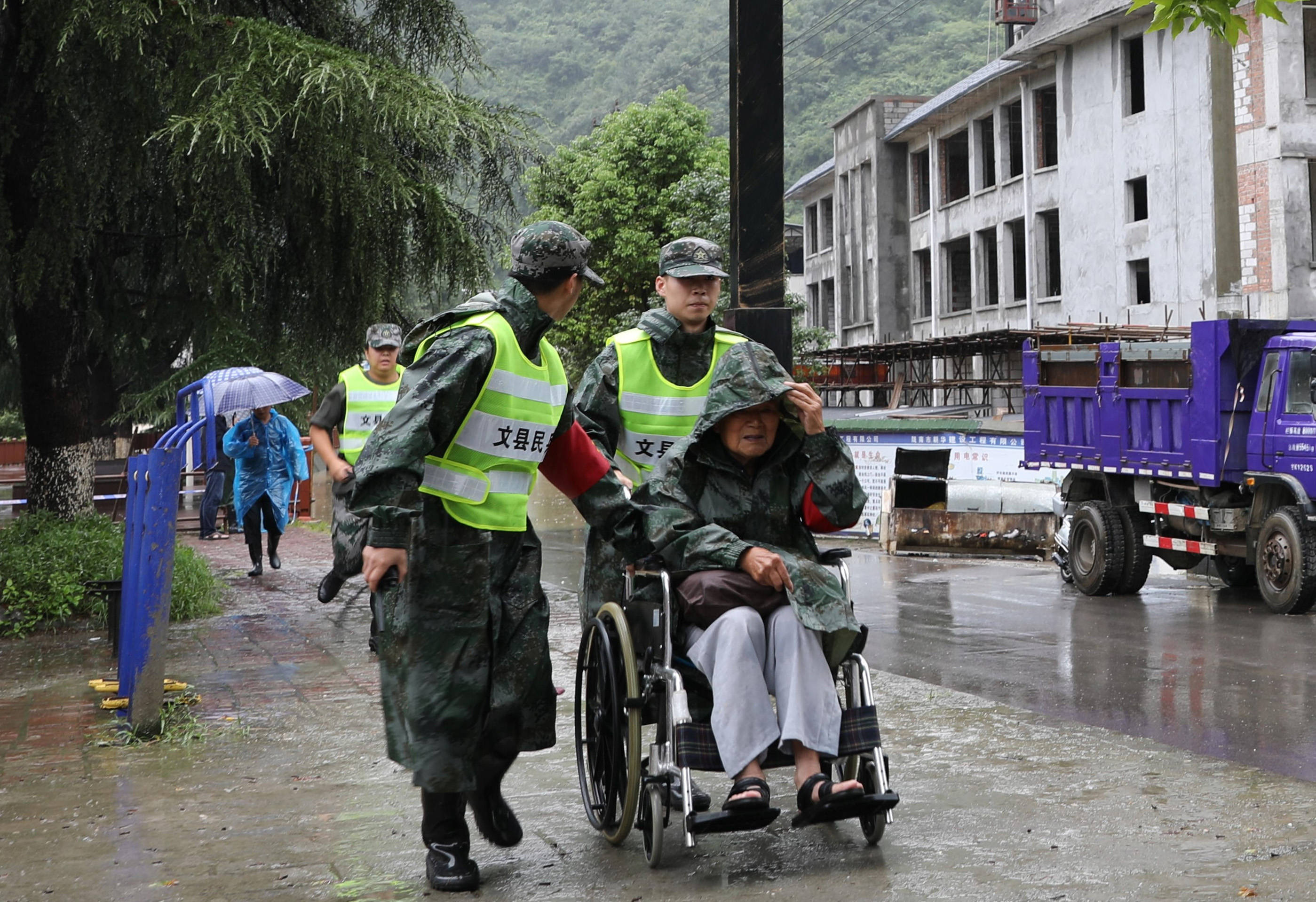 甘肅隴南遭遇持續強降雨搶險救災全力推進