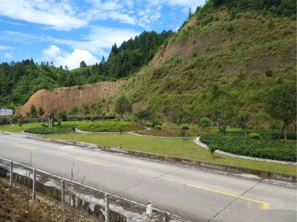 精细养护提升路容路貌02在国道353线政和连续长陡下坡外屯稠岭至下步