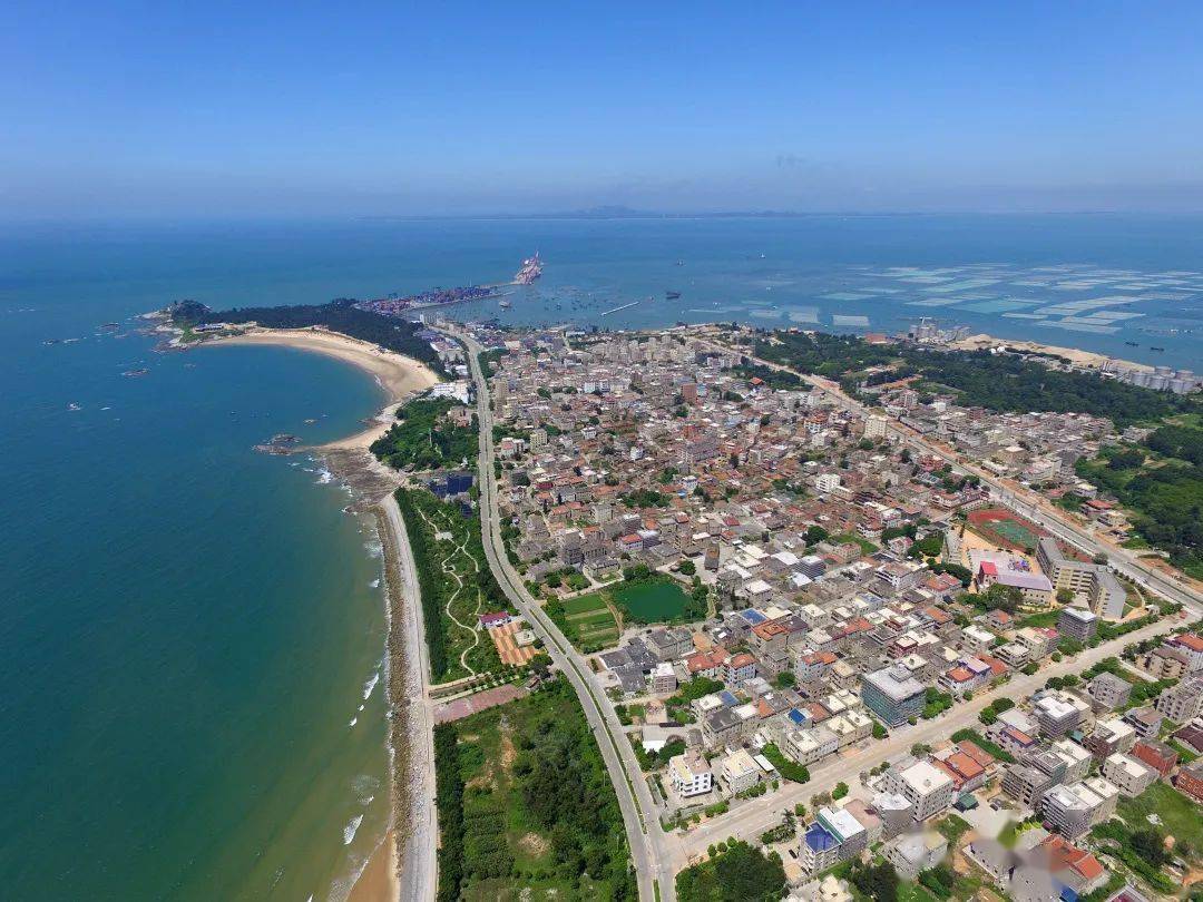 二关怀,慰问活动乡贤吴弘禄偕同罗山"古莲禅诗"特意选在"村民主题日"