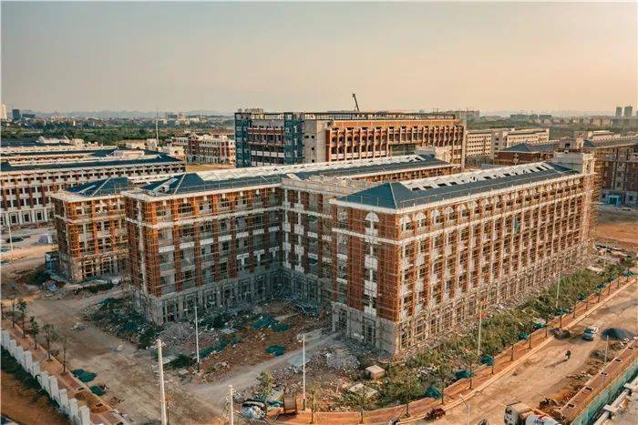 最新武鸣校区一期二阶段工程均已进入内部装修阶段