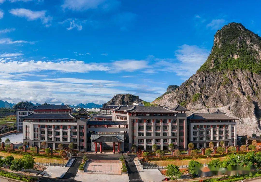 桂林市尚贤学校由桂林市长盛教育集团独资创办,于2016年10月31日开工