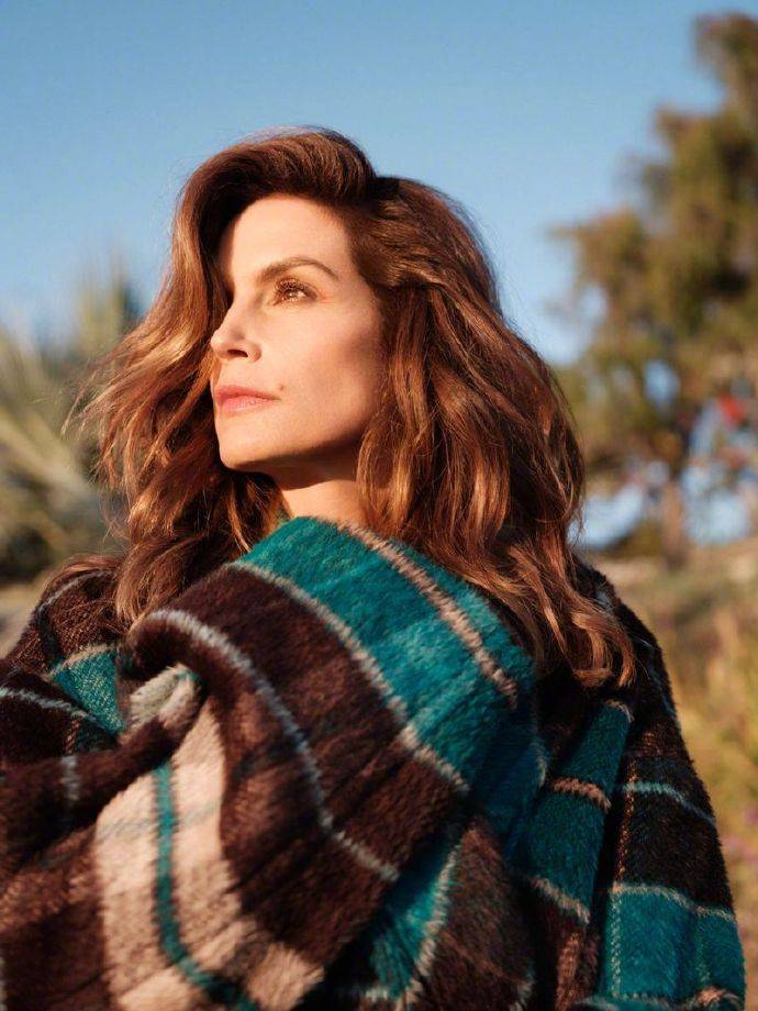 传奇超模cindycrawford 54岁身姿仍不减当年风采