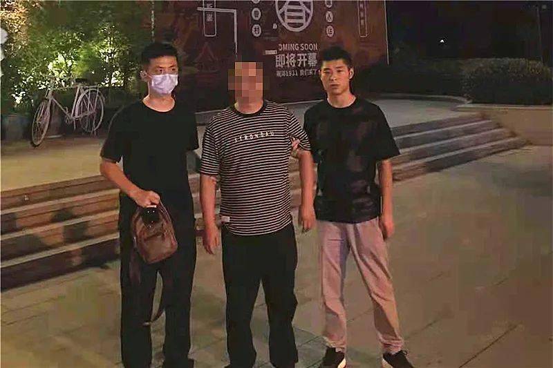 执法实录四十余张展商证不翼而飞警方8小时破案追回证件