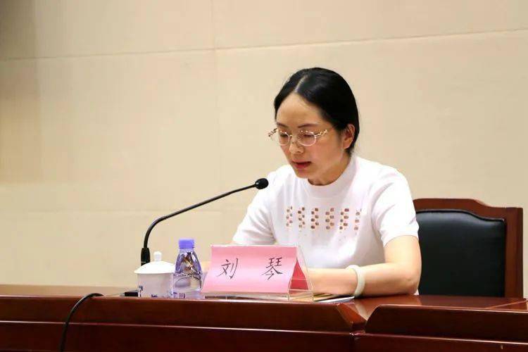 在会议上,嘉定工业区党工委委员,宣传部部长刘琴对2020年市,区两级