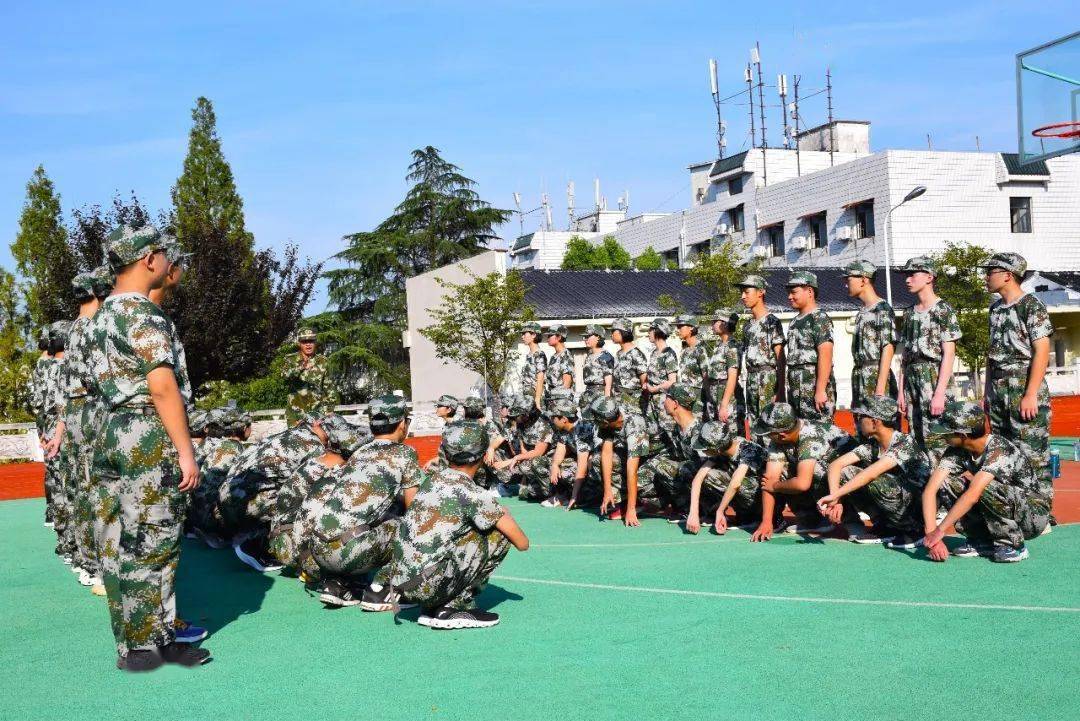 五星三名实践育人鼓山中学2020级高一新生军训拉开帷幕开学第一课