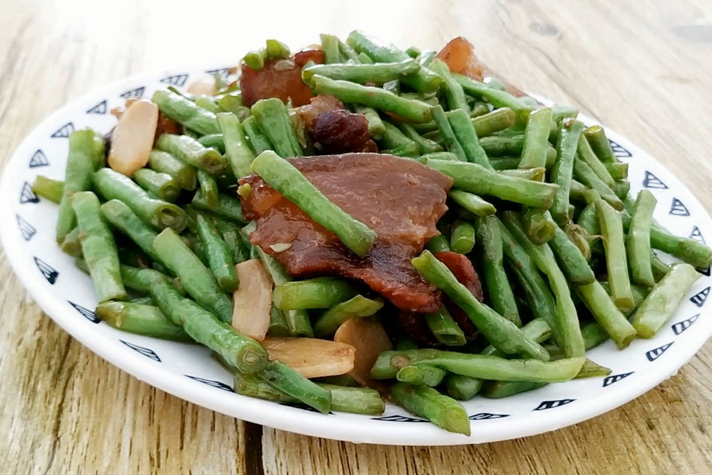 河南農村的一道特色菜豇豆炒臘肉好吃又下飯