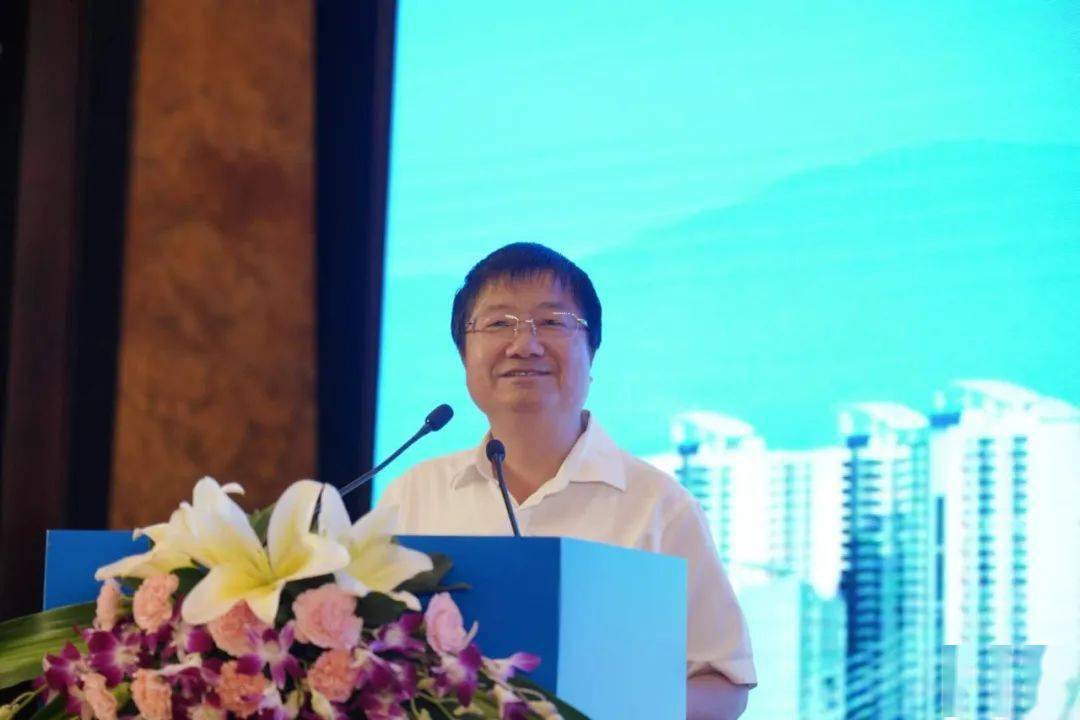 龙南经开区党工委书记,龙南市委书记缪兰英作了"三南"园区一体化招商