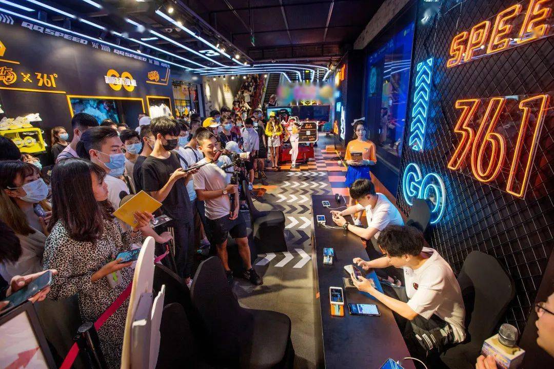 多一度漂移 | 361°x qq飞车快闪店空降成都!_游戏