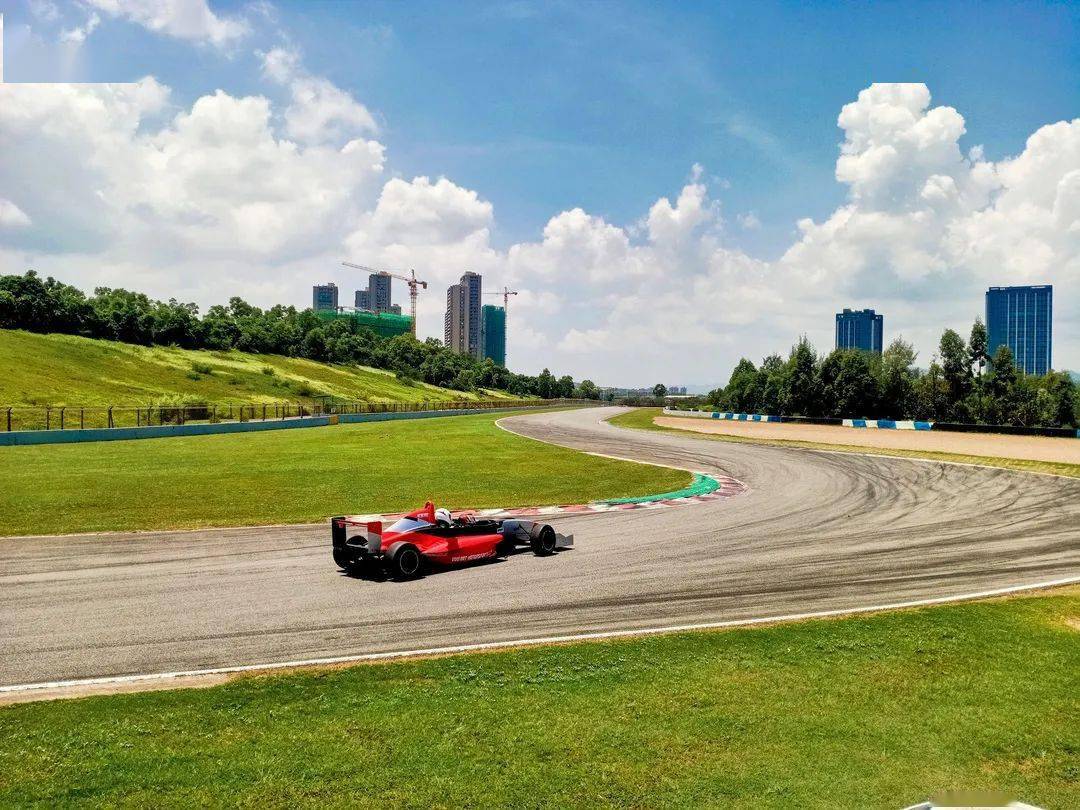 极速满funzic赛道体验之旅盛夏绽放