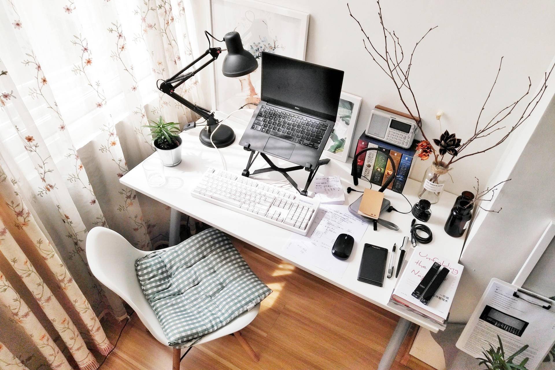 打造舒适的工作和娱乐角落我这样布置桌面与房间