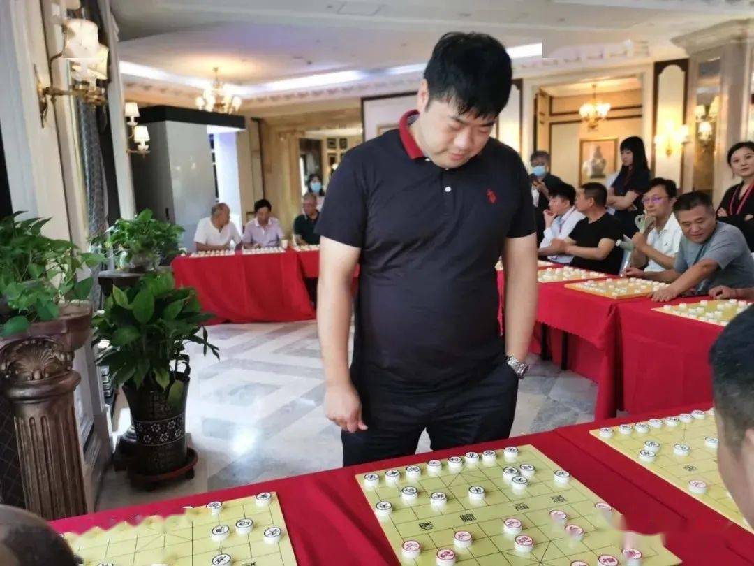 大师进社区申鹏1vs16人车轮大战