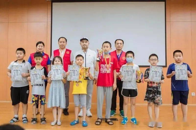 杨子豪;邹雨杭荣获七级组冠军,2—8名分别是:王泽楷,徐昊研,张左宜