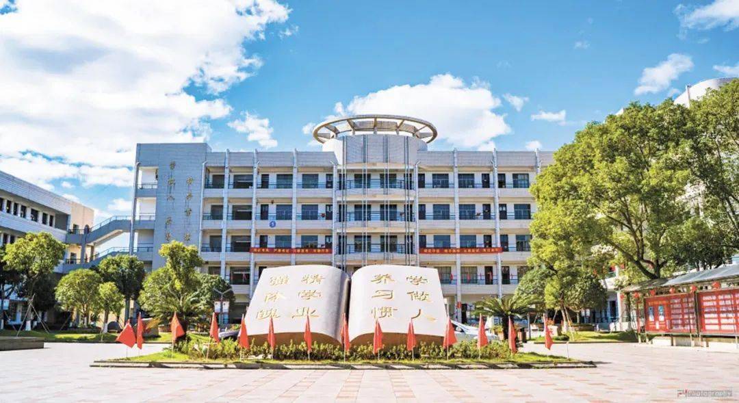 浙鳌高中加快建设办学条件不断改善近日,记者在浙鳌高中扩建工程