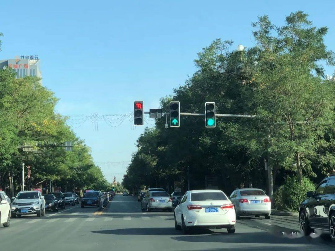 嘉峪关的小伙伴注意啦嘉峪关这个路口信号灯有大变化