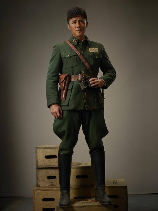 杜淳《八佰》定妆照曝光 为演谢晋元提前接受训练