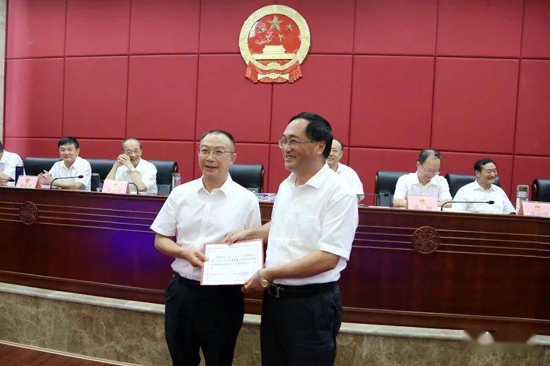 刚刚曲靖市人大常委会通过一批人事任免许可对市五届人大代表唐闻兵