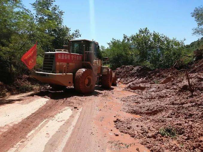 成县公路段抢抓晴好天气 全力清理公路水毁塌方